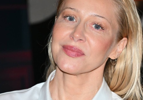 Katarzyna Warnke w butach, które kiedyś były synonimem kiczu. 