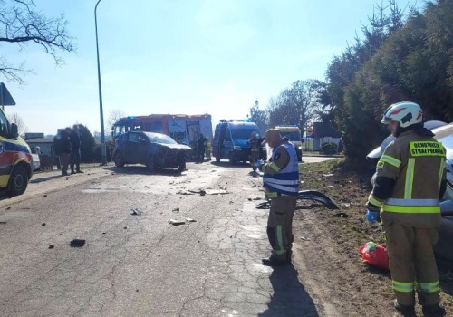 Poważne zderzenie dwóch osobówek. Lądował śmigłowiec LPR