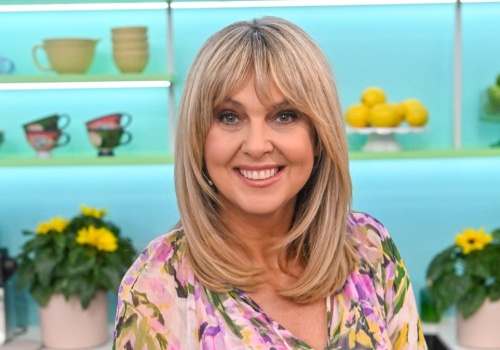 Sukienki na wiosnę dla kobiet 50 plus. W Wielkanoc zachwycisz elegancją