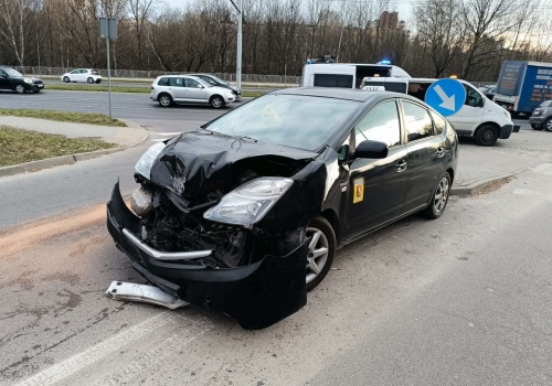 Zderzenie Toyoty z Mini w Lublinie. Zawodowy kierowca popełnił poważny błąd