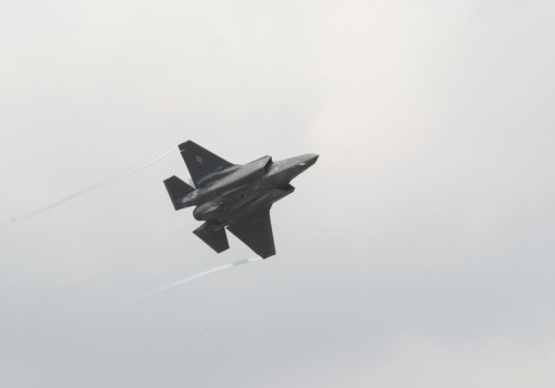 Awaryjne lądowanie amerykańskiego F-35 po misji nad Iranem. Maszyna mogła zostać trafiona