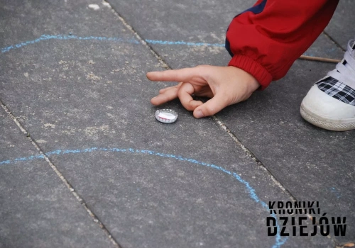 Klucze na szyi i zabawa do zmroku. Tak wyglądało dzieciństwo w PRL