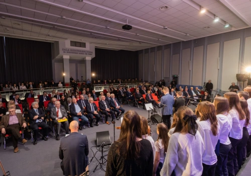 Dialog dzisiaj wygląda inaczej, ale gdy jedni prowadzili głodówkę, inni słuchali koncertu patriotycznego