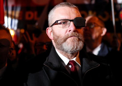 Grzegorz Braun w sądzie. To już nie proces, to polityczny spektakl. Czego naprawdę c…