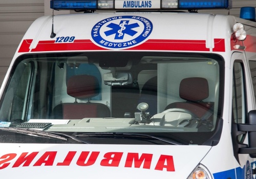 Pacjent zaatakował pielęgniarkę i lekarza. Rzucił się na nich z nożem