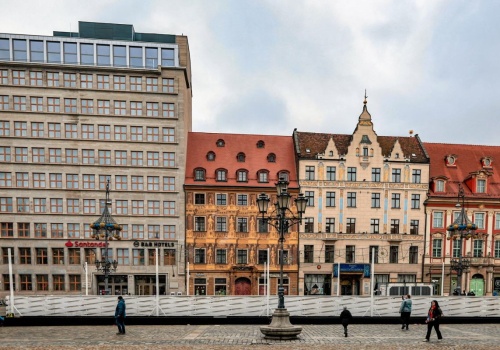 Nietypowy ranking polskich miast. Na jednym polu Warszawa ustąpiła. Wszystko przez Internet