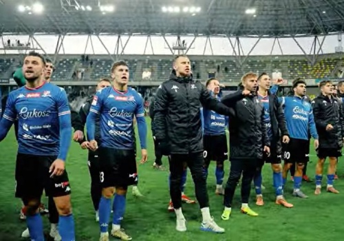 Niedawno grali w Ekstraklasie. Teraz musi ratować ich miasto. 