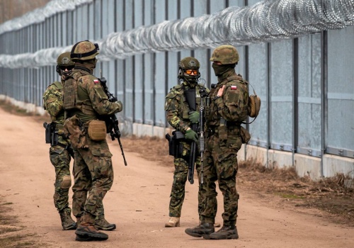 Straż Graniczna dementuje doniesienia o 150 migrantach. MSWiA uderza w Jacka Sasina