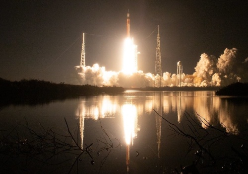 SpaceX zamiast Boeinga w programie Artemis. NASA przymuszona przez koszty, opóźnienia i krytykę