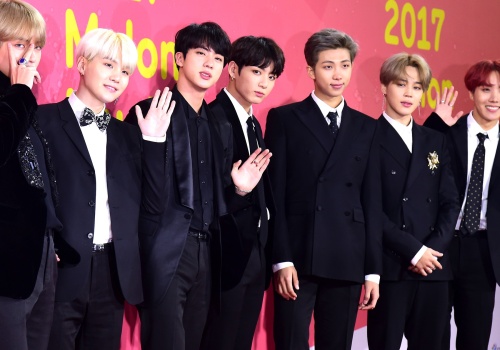 K-popowy fenomen, który podbił serca fanów na całym świecie. BTS wraca na scenę