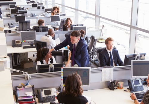 Nowa norma PN-ISO 22955 ma ograniczyć hałas w biurach. Ekspert: najważniejsza zmiana od dekady