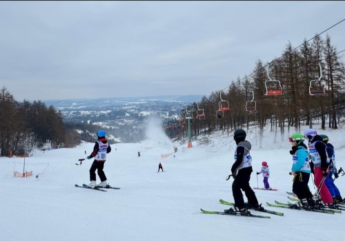 Narty zamiast roweru? W Przemyślu pod koniec marca wciąż działa stok