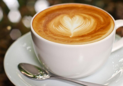 Wzbogać swoją poranną kawę: Trzy sprawdzone naukowo sposoby na pobudzenie mózgu