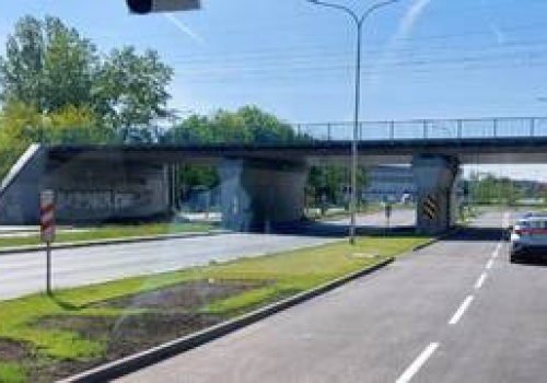 Koniec stania na przejeździe na Bardzkiej? Wrocław chce na spółkę z PKP przenieść linię 285 na wiadukt