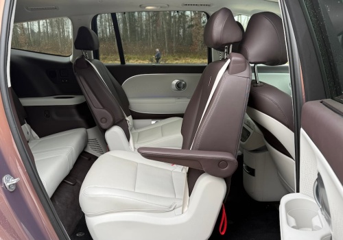 W tym SUV-ie Hyundaia opiekun może jechać przodem do dziecka. Cena? Niższa o 107 tys. zł