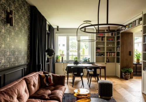 Przeprowadzili się aż 500 km, aby stworzyć to wnętrze. Mieszkanie w Gdyni ma sprzyjać spotkaniom i rodzinnej atmosferze