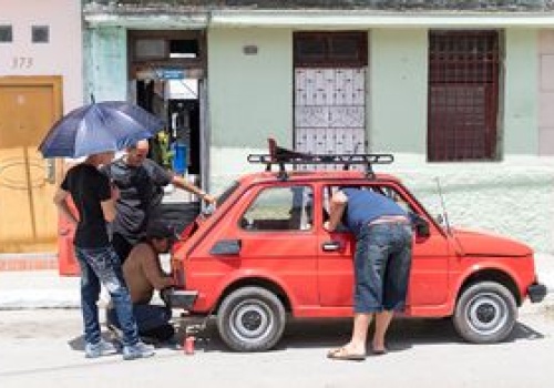 Maluch z Polski na węgiel. Nietypowy wynalazek na Kubie