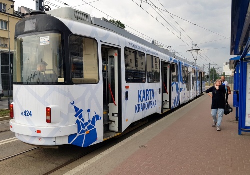 Kolejne problemy MPK. Tramwaj zatrzymał się, pojazdy na trasach zastępczych