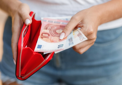 Bank centralny radzi: trzymajcie w domu gotówkę