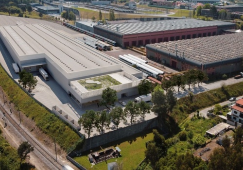 Największa w historii kraju umowa na nowy tabor kolejowy. W grze miliard euro, fabryka i ponad 150 pociągów