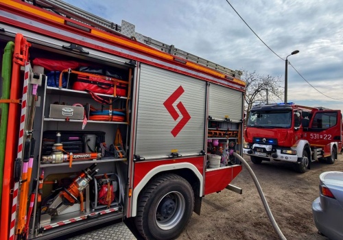 Pożar na terenie byłej szwalni (ZDJĘCIA)