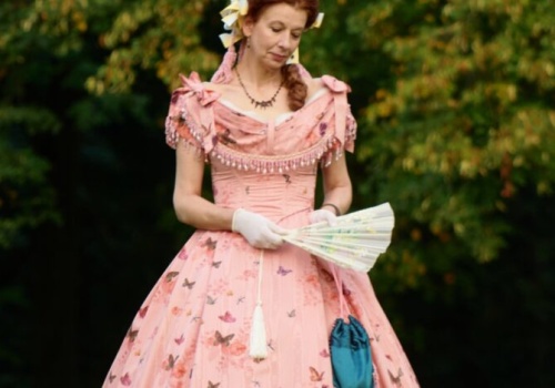 Łódzkie z pasją. Piotrkowianka prowadzi pracownię rekonstrukcji dziewiętnastowiecznych strojów