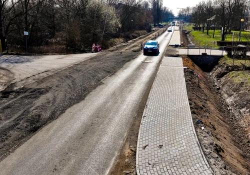 Jak wygląda postęp prac remontowych na ulicy Poznańskiej w Legnicy?