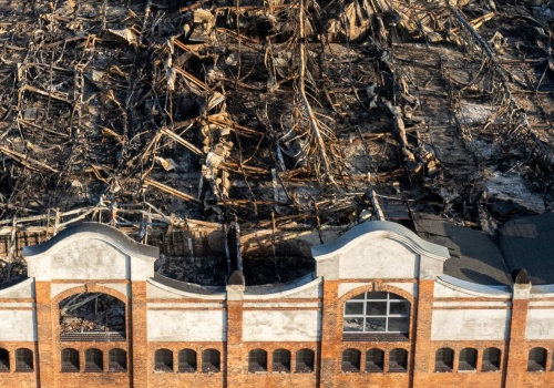 Oskarżeni o spowodowanie pożaru hali na Przeróbce stanęli przed sądem