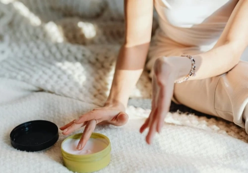 Maści i balsamy roślinne w domowej pielęgnacji skóry – kiedy warto po nie sięgać?