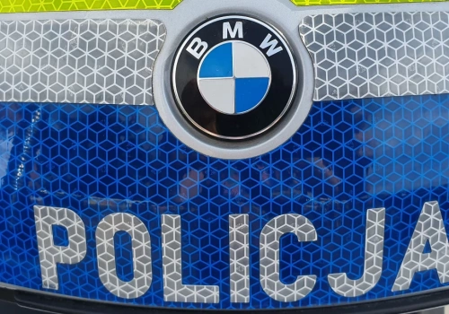 Myślał, że wygrał BMW X5. Stracił ponad 18 tys. zł przez internetowych oszustów