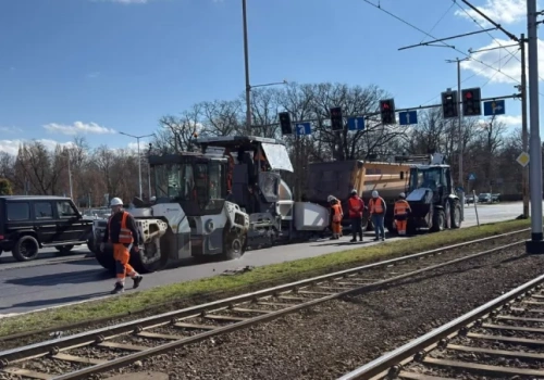 Zmiany na Powstańców Śląskich. Jeden odcinek otwierają, inny zamykają