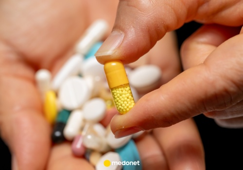 Witaminy na porost włosów. Co brać, żeby włosy rosły jak szalone?