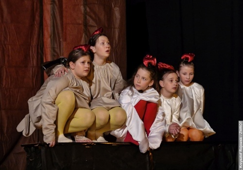 Gdy gdakanie słychać nawet w piekle. Dzieci z cierlickiej szkoły i przedszkola zapraszają na spektakl z morałem