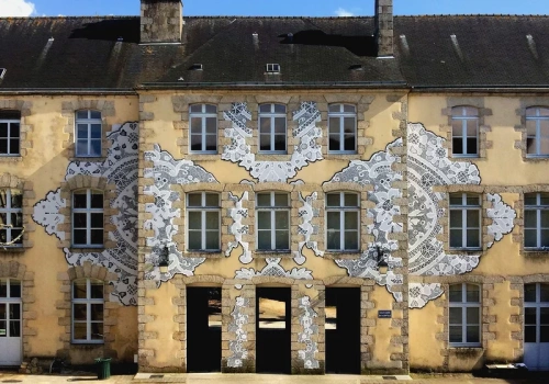 NeSpoon tworzy koronkowy mural w Warszawie. Sztuka światowego formatu w Domotece