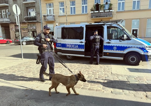 Poranne naloty w Warszawie. 18 zatrzymanych, akcja objęła bazary i ulice miasta
