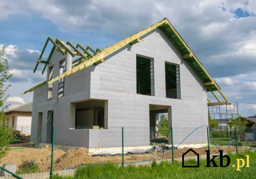 Miał odłożone 700 000 zł na budowę domu. Pieniądze skończyły się na tym etapie inwestycji