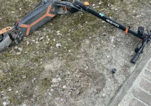 Kramsk. Siedemnastolatek potrącony na hulajnodze. Trafił do szpitala