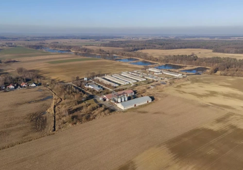 Rolnik liczy kontrole w setkach. Mieszkańcy skarżą się na smród