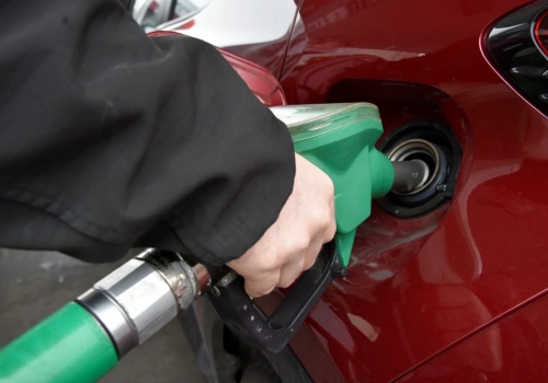 Ceny paliw szaleją. Europejscy urzędnicy mają plan – to może uderzyć w kierowców