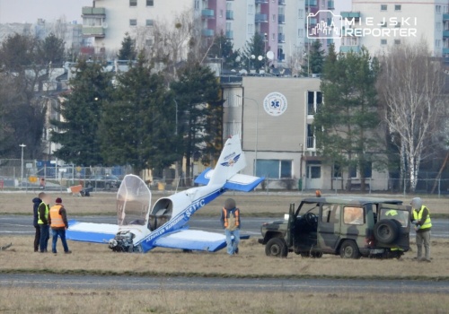 Samolot zjechał z pasa i zarył przodem w ziemię. Groźne zdarzenie na lotnisku
