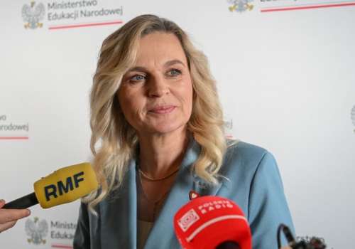 Dyrektorzy przecierają oczy. 