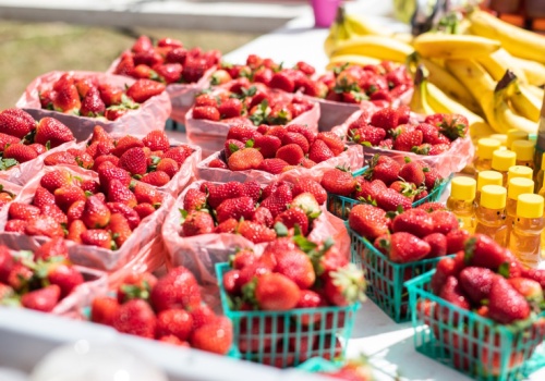 178 substancji - koktajl pestycydów. Na czarnej liście  truskawki, papryka i szpinak