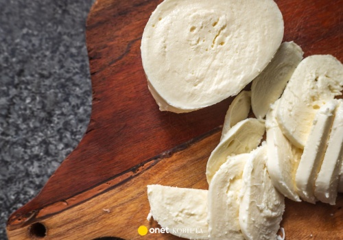 Większość osób źle je mozzarellę. Przez to ser gorzej smakuje