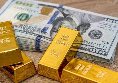 Strach przed powrotem inflacji. Odbija się na cenach złota i dolara