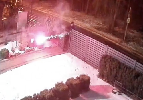 Nastolatkowie „bawili się” nękaniem mieszkańców domu. Poważne akty wandalizmu