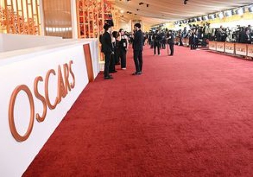 Znalazła na śmietniku dywan z Oscarów. Położyła go w domu