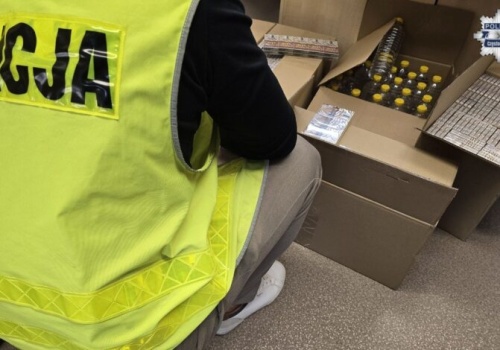 Nielegalny magazyn na stoisku! Kobieta złapana z tysiącami papierosów i litrami alkoholu!