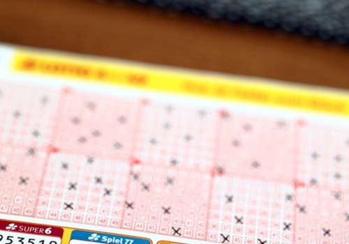 Kasjer oszukał gracza Lotto. Chciał przejąć 1,5 mln euro, zdradził go numer