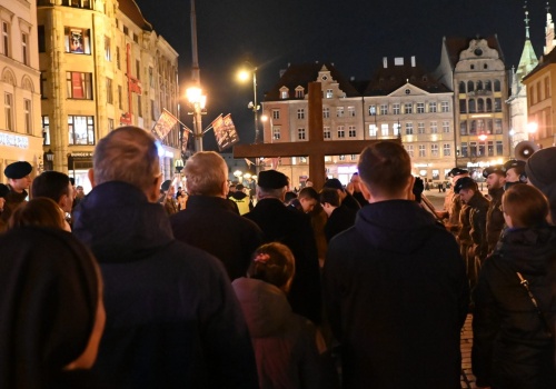 Ponad tysiąc młodych przeszło ulicami Wrocławia Akademicką Drogę Krzyżową
