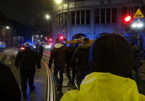 Ksiądz Blachnicki towarzyszył drodze krzyżowej ulicami Bydgoszczy